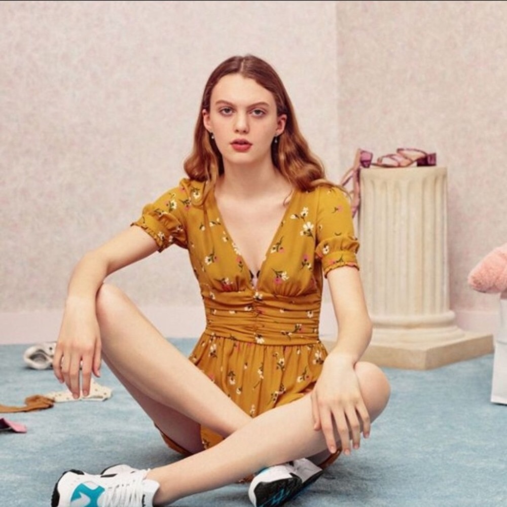 NWOT UO Emmy Ruched Short Sleeve Dress XS Mustard - Picture 3 of 7